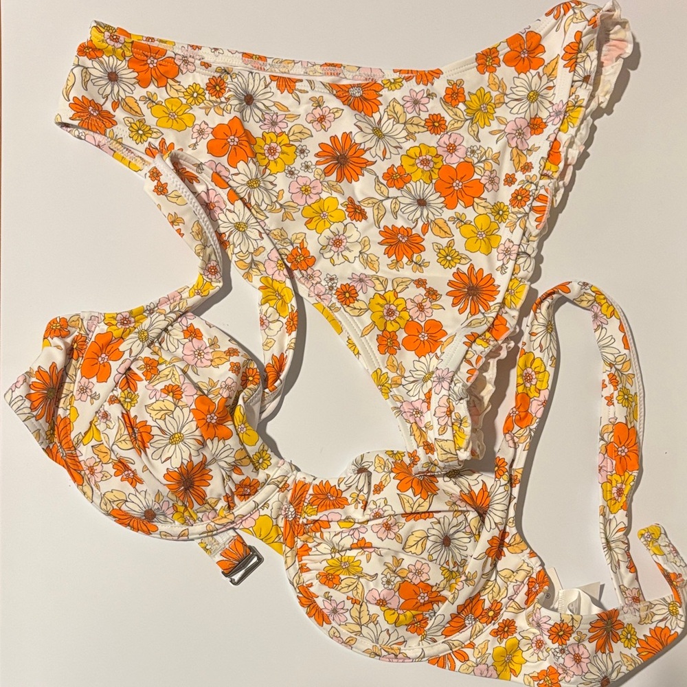 BRAND NEW Cupshe x Kittenish Floral Bikini with Orange and Pink